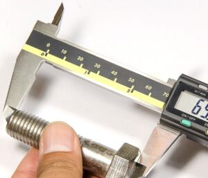 Measuring screw length photo