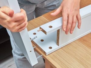 Pictures-of-screw-connections-used-in-furniture